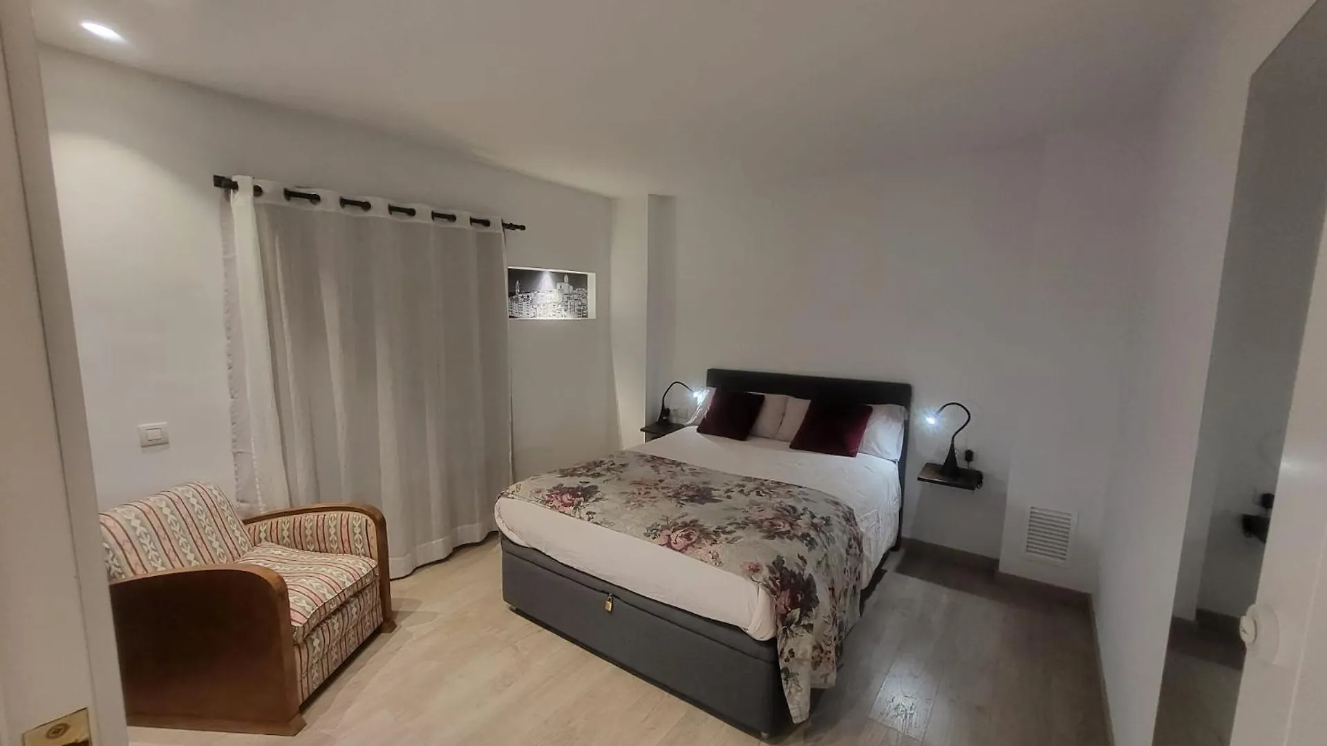 Turistic Girona - Piso de 3 habitaciones