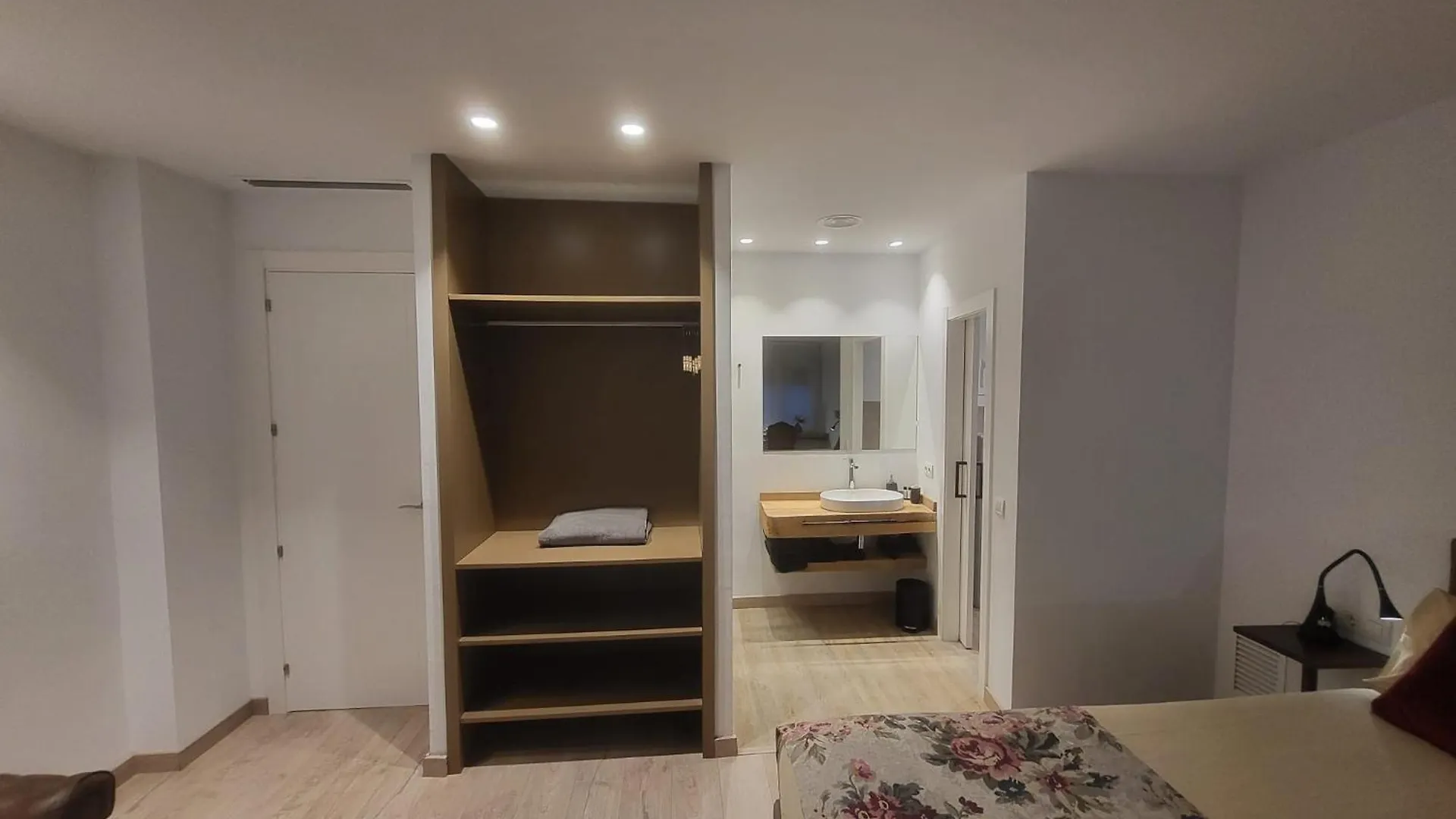 Turistic Girona - Piso De 1, 2 O 3 Habitaciones